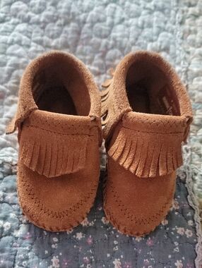 Baby Minnetonka moccasins Size 4 Infant Toddler